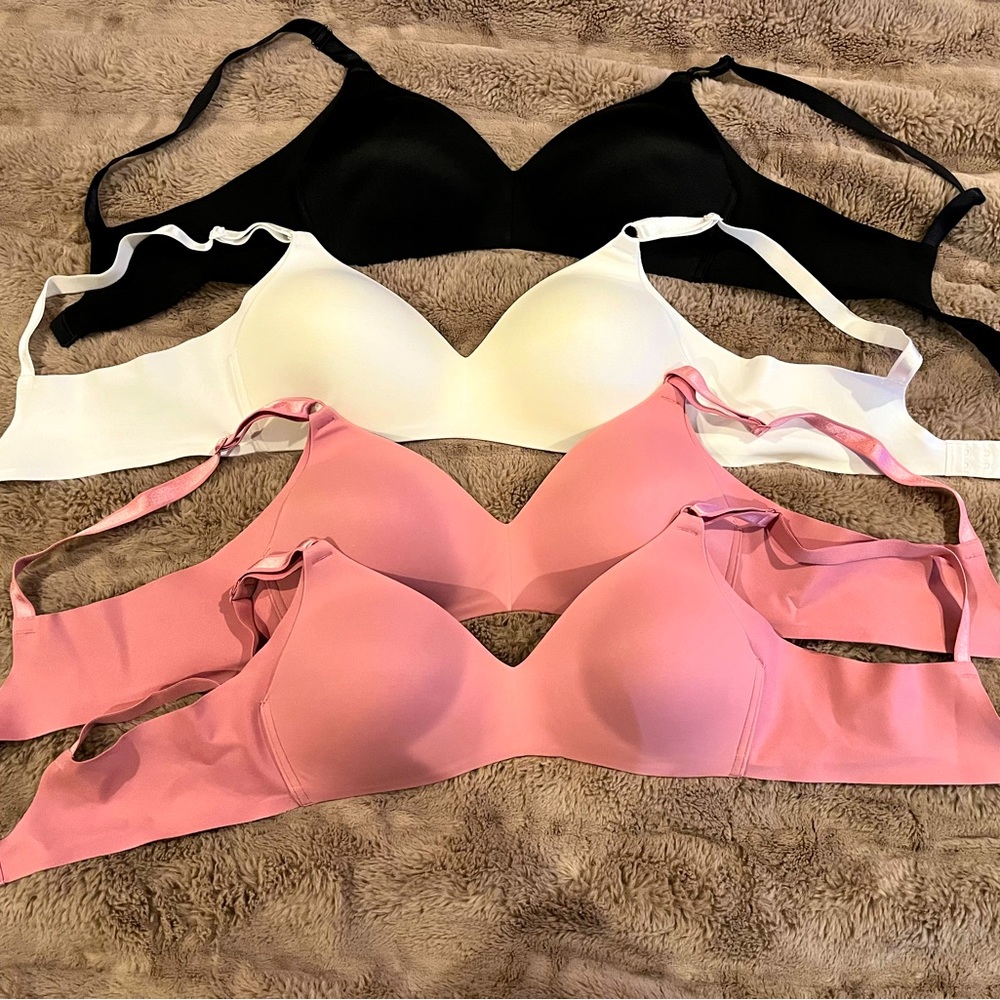 NWOT Warner’s Wireless Bras Bundle, 4 pairs. 36C x 3, and one that is 38B.